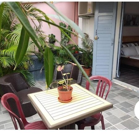 Appartements et chambres en coeur de ville Saint-Denis - Entrée autonome - check in 14h30- Exterior foto