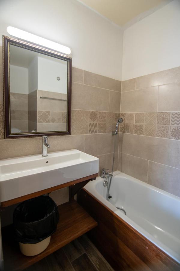 Appartements et chambres en coeur de ville Saint-Denis - Entrée autonome - check in 14h30- Exterior foto