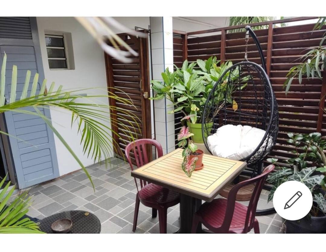 Appartements et chambres en coeur de ville Saint-Denis - Entrée autonome - check in 14h30- Exterior foto