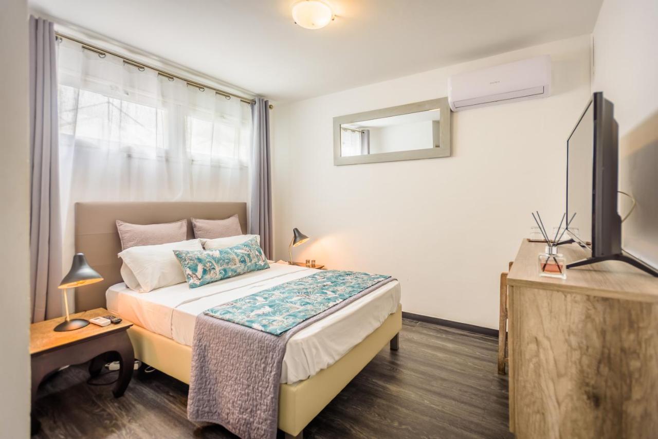 Appartements et chambres en coeur de ville Saint-Denis - Entrée autonome - check in 14h30- Exterior foto