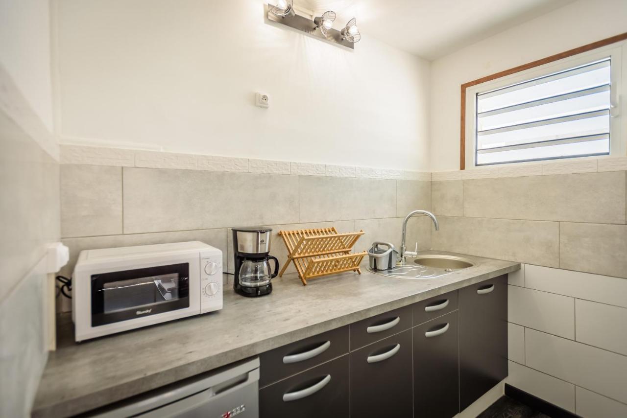Appartements et chambres en coeur de ville Saint-Denis - Entrée autonome - check in 14h30- Exterior foto