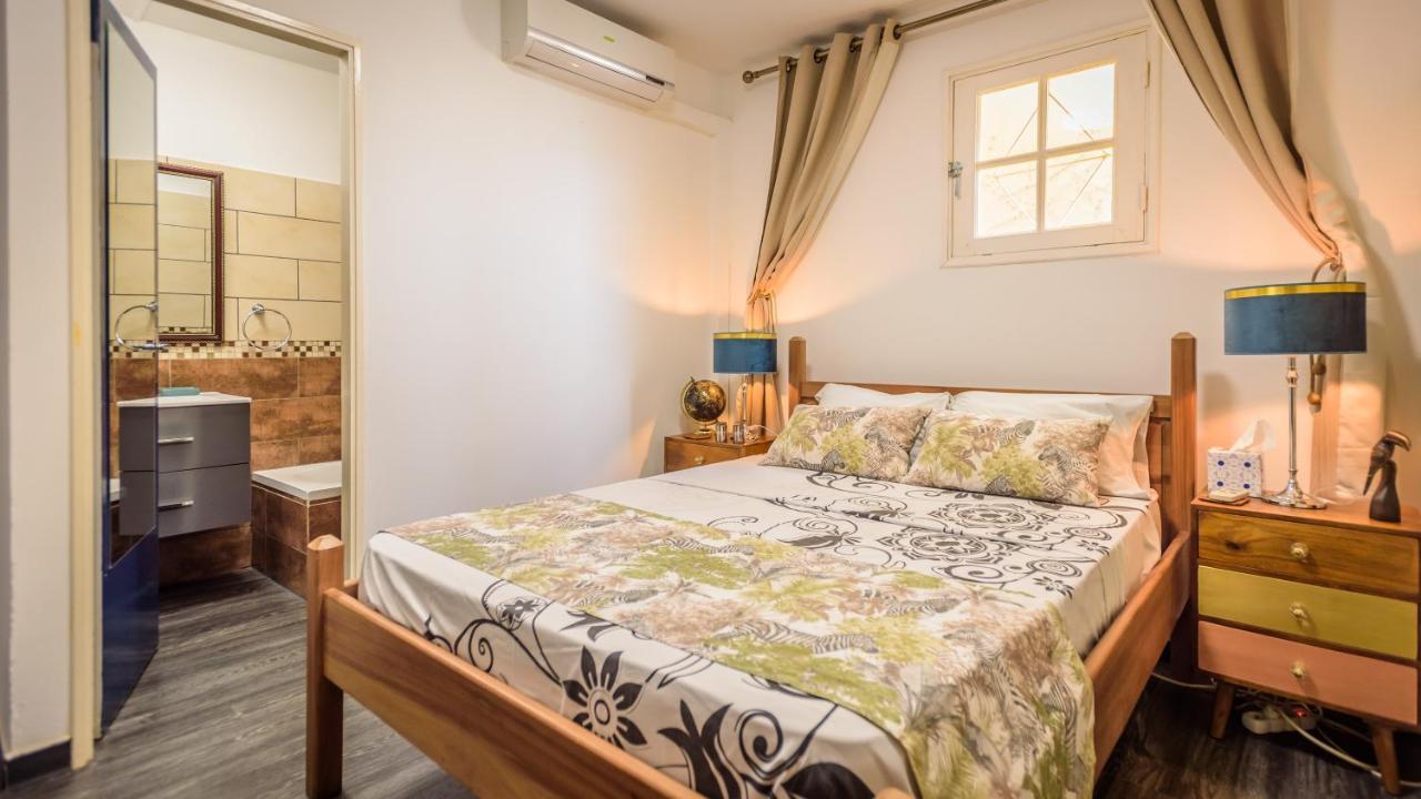 Appartements et chambres en coeur de ville Saint-Denis - Entrée autonome - check in 14h30- Exterior foto